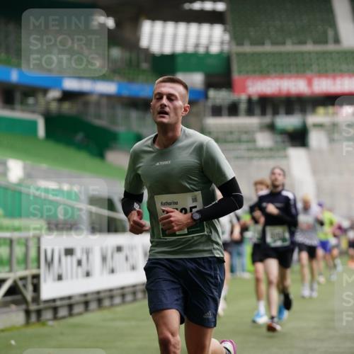 05.10.2025 - 20. swb-Marathon Bremen Michael Burmester http://msf.ph/oto/9325083 05.10.2025 12:44:20 Laufen im Stadion 288, 329, 506, 539, 548, 642, 657, 917, 1196, 1992, 2092, 2249, 3150, 3219, 3251, 3982, 4422, 5908, 6633, 7099, 7373, 7525, 7949, 8030, 8169, 8275, 8351, 8382, 577, 706, 2967, 3435, 3580, 4369, 4631, 4867, 5014, 5287, 5495, 5815, 5988, 6224, 6385, 6912, 7816, 7834, 8593, 9095 meine-sportfotos.de