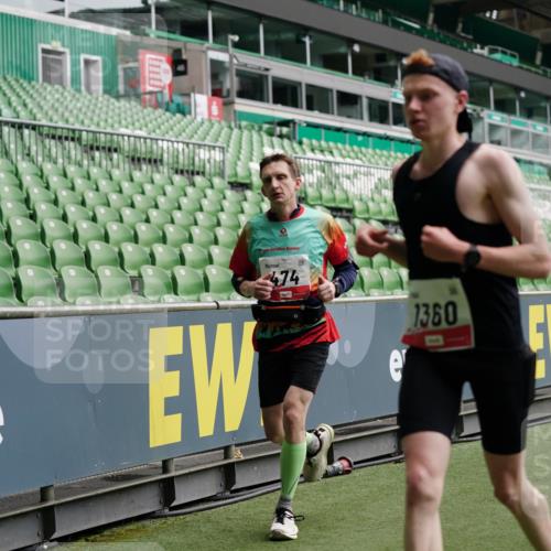05.10.2025 - 20. swb-Marathon Bremen Michael Burmester http://msf.ph/oto/9325086 05.10.2025 12:33:35 Laufen im Stadion 121, 218, 307, 363, 369, 474, 746, 838, 850, 900, 1070, 1360, 1372, 1494, 1617, 1889, 1913, 1928, 2000, 2267, 4251, 5640, 6957, 7259, 8550, 8582, 9046, 650, 746, 2033, 2682 meine-sportfotos.de