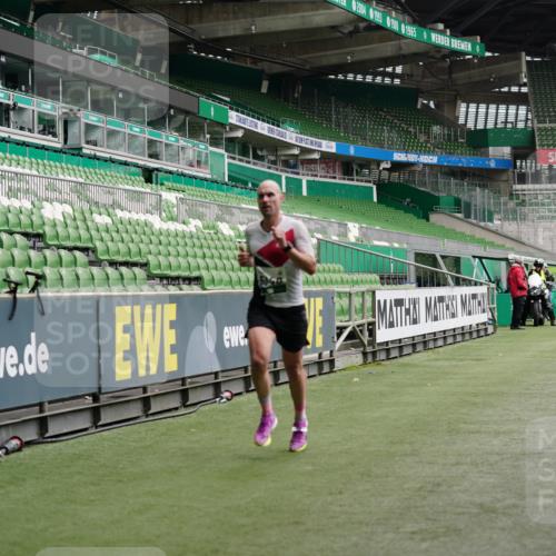 05.10.2025 - 20. swb-Marathon Bremen Michael Burmester http://msf.ph/oto/9325090 05.10.2025 12:33:36 Laufen im Stadion 121, 218, 307, 363, 369, 474, 838, 850, 900, 1070, 1338, 1360, 1372, 1494, 1617, 1889, 1913, 1928, 2000, 2267, 4251, 5640, 6957, 7259, 8550, 8582, 9046, 650, 746, 2033, 2682 meine-sportfotos.de