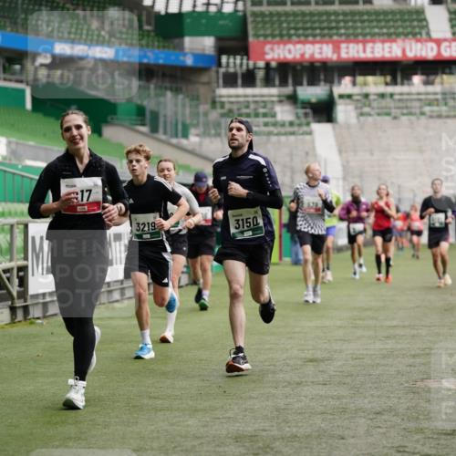 05.10.2025 - 20. swb-Marathon Bremen Michael Burmester http://msf.ph/oto/9325094 05.10.2025 12:44:21 Laufen im Stadion 288, 329, 506, 539, 548, 642, 657, 917, 1196, 1992, 2092, 2188, 2249, 3150, 3219, 3251, 3982, 4422, 5908, 6633, 7099, 7373, 7525, 7949, 8030, 8169, 8275, 8351, 8382, 577, 706, 2967, 3435, 3580, 4369, 4631, 4867, 5014, 5287, 5495, 5815, 5988, 6224, 6385, 6912, 7816, 7834, 8275, 8593, 9095 meine-sportfotos.de