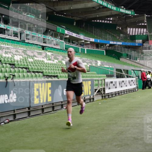 05.10.2025 - 20. swb-Marathon Bremen Michael Burmester http://msf.ph/oto/9325095 05.10.2025 12:33:37 Laufen im Stadion 121, 218, 307, 363, 369, 474, 838, 850, 900, 1070, 1338, 1360, 1372, 1494, 1617, 1889, 1913, 1928, 2000, 2267, 4251, 5640, 6957, 6984, 7259, 8550, 8582, 9046, 650, 746, 1494, 2033, 2682 meine-sportfotos.de
