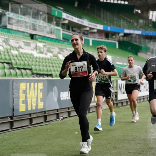 05.10.2025 - 20. swb-Marathon Bremen Michael Burmester http://msf.ph/oto/9325106 05.10.2025 12:44:22 Laufen im Stadion 288, 329, 506, 539, 548, 642, 657, 917, 1196, 1992, 2092, 2188, 2249, 3150, 3219, 3251, 3982, 4422, 5908, 6633, 7099, 7373, 7525, 7949, 8030, 8169, 8351, 8382, 577, 706, 1992, 2967, 3435, 3580, 4369, 4631, 4867, 5014, 5287, 5495, 5988, 6224, 6385, 6912, 7816, 7834, 8275, 8593, 9095 meine-sportfotos.de