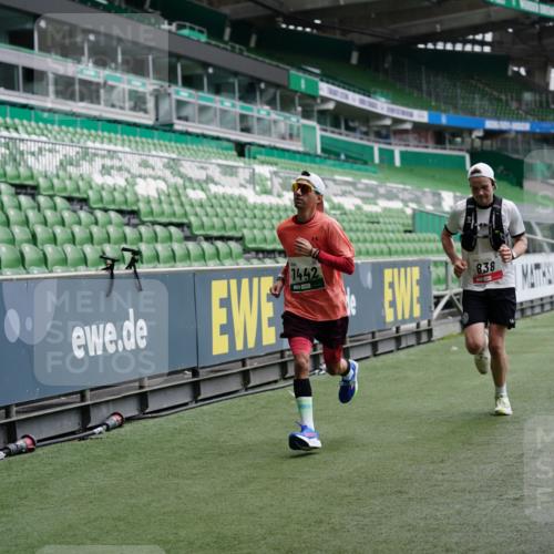 05.10.2025 - 20. swb-Marathon Bremen Michael Burmester http://msf.ph/oto/9325111 05.10.2025 12:33:46 Laufen im Stadion 121, 218, 307, 363, 474, 838, 900, 993, 1070, 1338, 1360, 1372, 1617, 1889, 1913, 2000, 2267, 3552, 4251, 5640, 6957, 6984, 7259, 7442, 8550, 8582, 9046, 369, 746, 850, 1494, 1928, 2682 meine-sportfotos.de
