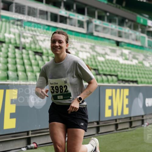 05.10.2025 - 20. swb-Marathon Bremen Michael Burmester http://msf.ph/oto/9325122 05.10.2025 12:44:25 Laufen im Stadion 288, 329, 506, 539, 548, 642, 657, 917, 1196, 2013, 2092, 2188, 2249, 3150, 3219, 3251, 3982, 4422, 5908, 6633, 7099, 7373, 7525, 7949, 8030, 8169, 8351, 8382, 577, 706, 1992, 2967, 3435, 4369, 4631, 4867, 5014, 5287, 5495, 5988, 6385, 6912, 7816, 7834, 8275, 8593, 9095 meine-sportfotos.de