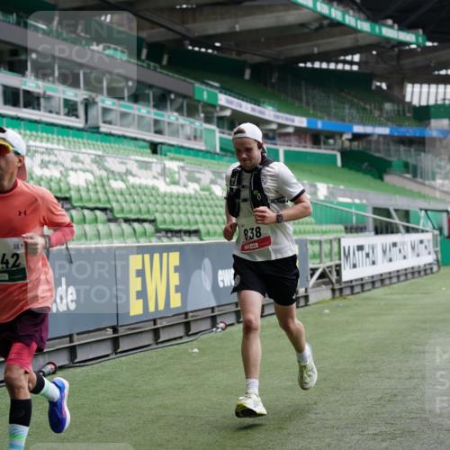 05.10.2025 - 20. swb-Marathon Bremen Michael Burmester http://msf.ph/oto/9325123 05.10.2025 12:33:46 Laufen im Stadion 121, 218, 307, 363, 474, 838, 900, 993, 1070, 1338, 1360, 1372, 1617, 1889, 1913, 2000, 2267, 3552, 4251, 5640, 6957, 6984, 7259, 7442, 8550, 8582, 9046, 369, 746, 850, 1494, 1928, 2682 meine-sportfotos.de