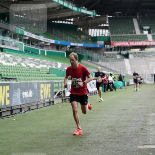 05.10.2025 - 20. swb-Marathon Bremen Michael Burmester http://msf.ph/oto/9325135 05.10.2025 12:33:49 Laufen im Stadion 121, 218, 307, 363, 474, 838, 900, 993, 1070, 1338, 1339, 1360, 1372, 1617, 1889, 1913, 2000, 2267, 3552, 4251, 5640, 6957, 6984, 7259, 7442, 8550, 8582, 9046, 369, 746, 850, 1494, 1928, 2682 meine-sportfotos.de