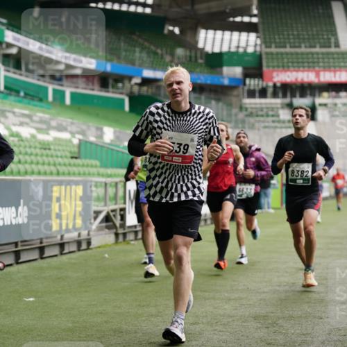 05.10.2025 - 20. swb-Marathon Bremen Michael Burmester http://msf.ph/oto/9325142 05.10.2025 12:44:28 Laufen im Stadion 329, 506, 539, 548, 642, 657, 917, 1196, 2013, 2092, 2188, 2249, 3150, 3219, 3251, 3982, 4422, 5908, 6633, 7099, 7373, 7525, 7949, 8030, 8169, 8351, 8382, 288, 706, 1992, 2967, 3435, 4369, 4631, 4867, 5014, 5287, 5495, 5988, 6385, 6912, 7816, 7834, 8275, 8593, 9095 meine-sportfotos.de