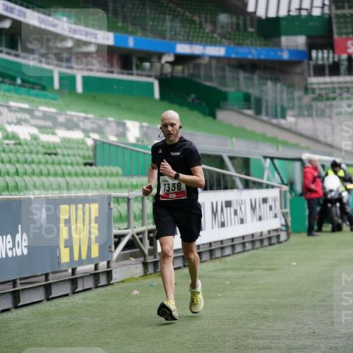 05.10.2025 - 20. swb-Marathon Bremen Michael Burmester http://msf.ph/oto/9325143 05.10.2025 12:33:52 Laufen im Stadion 121, 307, 363, 474, 838, 900, 993, 1070, 1338, 1339, 1360, 1372, 1617, 1889, 1913, 2000, 2267, 3552, 4251, 5640, 6957, 6984, 7259, 7442, 8550, 8582, 9046, 218, 369, 746, 850, 1494, 1928, 2682 meine-sportfotos.de