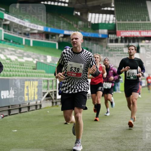 05.10.2025 - 20. swb-Marathon Bremen Michael Burmester http://msf.ph/oto/9325146 05.10.2025 12:44:28 Laufen im Stadion 329, 506, 539, 548, 642, 657, 917, 1196, 2013, 2092, 2188, 2249, 3150, 3219, 3251, 3982, 4422, 5908, 6633, 7099, 7373, 7525, 7949, 8030, 8169, 8351, 8382, 288, 706, 1992, 2967, 3435, 4369, 4631, 4867, 5014, 5287, 5495, 5988, 6385, 6912, 7816, 7834, 8275, 8593, 9095 meine-sportfotos.de