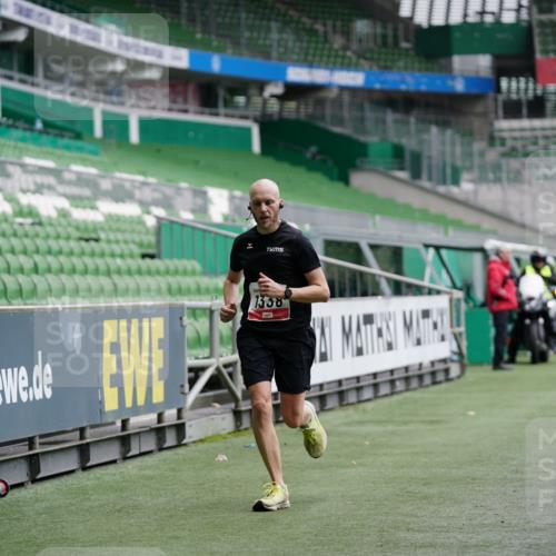 05.10.2025 - 20. swb-Marathon Bremen Michael Burmester http://msf.ph/oto/9325147 05.10.2025 12:33:52 Laufen im Stadion 121, 307, 363, 474, 838, 900, 993, 1070, 1338, 1339, 1360, 1372, 1617, 1889, 1913, 2000, 2267, 3552, 4251, 5640, 6957, 6984, 7259, 7442, 8550, 8582, 9046, 218, 369, 746, 850, 1494, 1928, 2682 meine-sportfotos.de