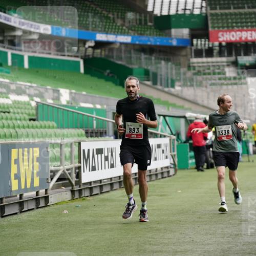 05.10.2025 - 20. swb-Marathon Bremen Michael Burmester http://msf.ph/oto/9325150 05.10.2025 12:33:57 Laufen im Stadion 307, 363, 474, 838, 900, 993, 1034, 1070, 1338, 1339, 1360, 1372, 1444, 1889, 2000, 3552, 5640, 6984, 7259, 7442, 8550, 9046, 121, 218, 369, 850, 1494, 1617, 1913, 1928, 2267, 4251, 6957, 8582 meine-sportfotos.de
