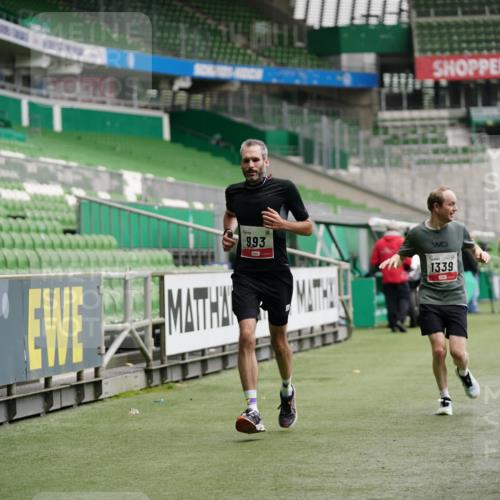 05.10.2025 - 20. swb-Marathon Bremen Michael Burmester http://msf.ph/oto/9325154 05.10.2025 12:33:58 Laufen im Stadion 307, 363, 474, 838, 900, 993, 1034, 1070, 1338, 1339, 1360, 1372, 1444, 1889, 2000, 3552, 5640, 6984, 7259, 7442, 8550, 9046, 121, 218, 369, 850, 1617, 1913, 1928, 2267, 4251, 6957, 8582 meine-sportfotos.de