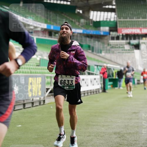 05.10.2025 - 20. swb-Marathon Bremen Michael Burmester http://msf.ph/oto/9325175 05.10.2025 12:44:30 Laufen im Stadion 329, 506, 539, 548, 642, 657, 819, 917, 1196, 2013, 2092, 2188, 2249, 3150, 3219, 3251, 3982, 4358, 4422, 5908, 6633, 7099, 7373, 7525, 7949, 8030, 8169, 8351, 8382, 288, 706, 1992, 2967, 3435, 4369, 4631, 4867, 5014, 5287, 5495, 5988, 6385, 6912, 8275, 8593, 9095 meine-sportfotos.de