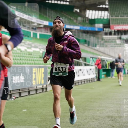 05.10.2025 - 20. swb-Marathon Bremen Michael Burmester http://msf.ph/oto/9325178 05.10.2025 12:44:30 Laufen im Stadion 329, 506, 539, 548, 642, 657, 819, 917, 1196, 2013, 2092, 2188, 2249, 3150, 3219, 3251, 3982, 4358, 4422, 5908, 6633, 7099, 7373, 7525, 7949, 8030, 8169, 8351, 8382, 288, 706, 1992, 2967, 3435, 4369, 4631, 4867, 5014, 5287, 5495, 5988, 6385, 6912, 8275, 8593, 9095 meine-sportfotos.de