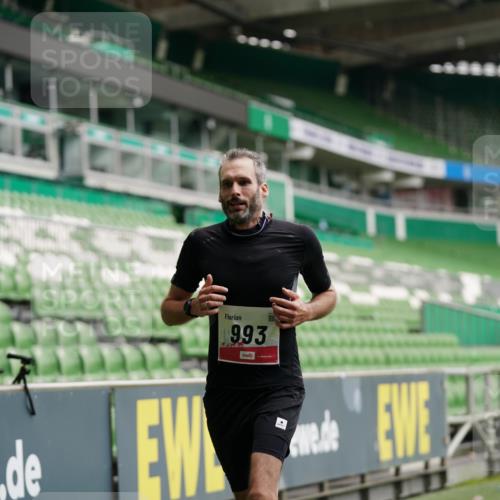 05.10.2025 - 20. swb-Marathon Bremen Michael Burmester http://msf.ph/oto/9325179 05.10.2025 12:34:00 Laufen im Stadion 307, 363, 474, 838, 900, 993, 1034, 1070, 1338, 1339, 1360, 1372, 1444, 1889, 2000, 3552, 5640, 6984, 7259, 7442, 8550, 9046, 121, 218, 1617, 1889, 1913, 2267, 4251, 6957, 8582 meine-sportfotos.de