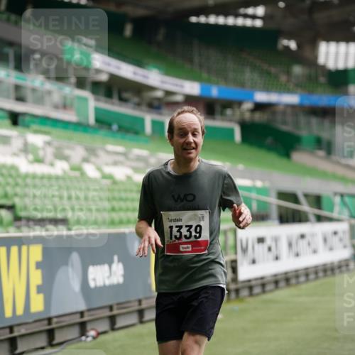 05.10.2025 - 20. swb-Marathon Bremen Michael Burmester http://msf.ph/oto/9325183 05.10.2025 12:34:01 Laufen im Stadion 307, 363, 474, 838, 900, 993, 1034, 1070, 1338, 1339, 1360, 1372, 1444, 2000, 3552, 5640, 6984, 7259, 7442, 8550, 9046, 121, 218, 1617, 1889, 1913, 2000, 2267, 4251, 6957, 8582 meine-sportfotos.de