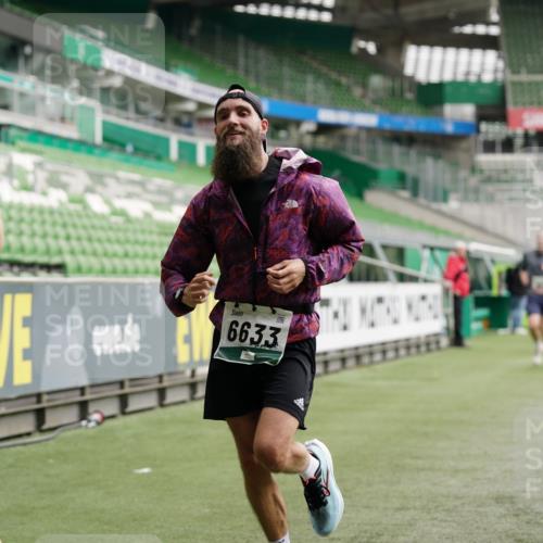05.10.2025 - 20. swb-Marathon Bremen Michael Burmester http://msf.ph/oto/9325186 05.10.2025 12:44:31 Laufen im Stadion 329, 506, 539, 548, 642, 657, 819, 917, 1196, 2013, 2092, 2188, 2249, 3150, 3219, 3251, 3982, 4358, 4422, 5908, 6633, 7099, 7373, 7525, 7949, 8030, 8169, 8351, 8382, 288, 706, 1992, 2967, 3435, 4369, 4631, 4867, 5014, 6385, 6912, 8275, 8593 meine-sportfotos.de