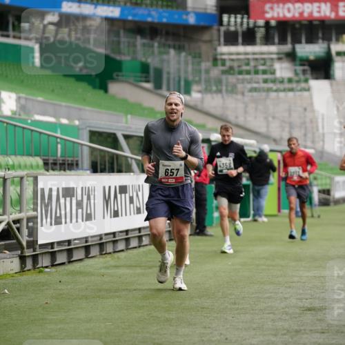 05.10.2025 - 20. swb-Marathon Bremen Michael Burmester http://msf.ph/oto/9325190 05.10.2025 12:44:34 Laufen im Stadion 329, 506, 539, 548, 642, 657, 819, 917, 1196, 1631, 2013, 2092, 2188, 2249, 2719, 3150, 3219, 3251, 3342, 3982, 4358, 4422, 5908, 6633, 7099, 7373, 7525, 7949, 8030, 8169, 8351, 8382, 288, 1992, 5014, 8275 meine-sportfotos.de