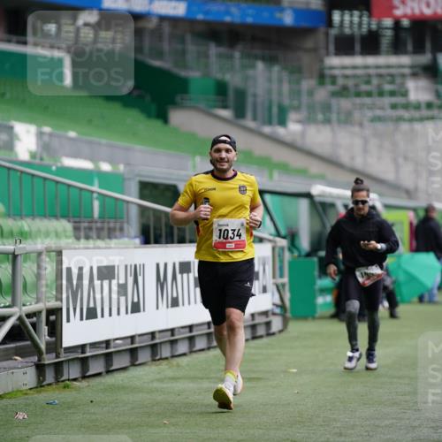 05.10.2025 - 20. swb-Marathon Bremen Michael Burmester http://msf.ph/oto/9325191 05.10.2025 12:34:06 Laufen im Stadion 307, 363, 474, 838, 900, 993, 1034, 1070, 1338, 1339, 1360, 1372, 1444, 3552, 5640, 6984, 7259, 7442, 8550, 9046, 121, 218, 363, 1617, 1889, 1913, 2000, 2267, 4251, 6957, 8582 meine-sportfotos.de