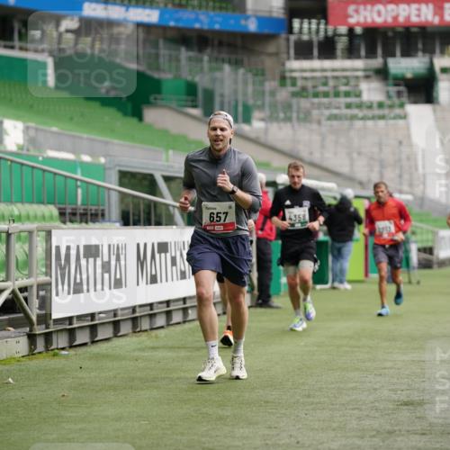 05.10.2025 - 20. swb-Marathon Bremen Michael Burmester http://msf.ph/oto/9325194 05.10.2025 12:44:34 Laufen im Stadion 329, 506, 539, 548, 642, 657, 819, 917, 1196, 1631, 2013, 2092, 2188, 2249, 2719, 3150, 3219, 3251, 3342, 3982, 4358, 4422, 5908, 6633, 7099, 7373, 7525, 7949, 8030, 8169, 8351, 8382, 288, 1992, 5014, 8275 meine-sportfotos.de