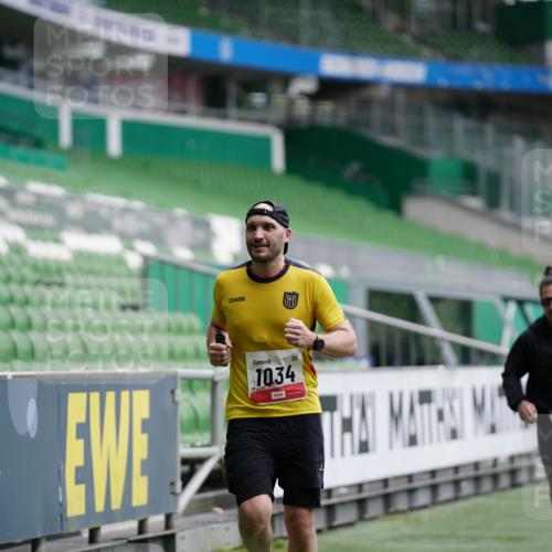 05.10.2025 - 20. swb-Marathon Bremen Michael Burmester http://msf.ph/oto/9325199 05.10.2025 12:34:07 Laufen im Stadion 307, 474, 838, 900, 993, 1034, 1070, 1338, 1339, 1360, 1372, 1444, 3552, 5640, 6984, 7259, 7442, 8550, 9046, 121, 218, 363, 1617, 1889, 1913, 2000, 2267, 4251, 6957, 8582 meine-sportfotos.de