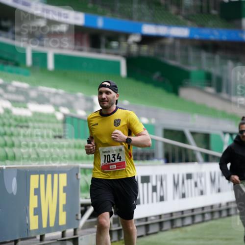 05.10.2025 - 20. swb-Marathon Bremen Michael Burmester http://msf.ph/oto/9325202 05.10.2025 12:34:07 Laufen im Stadion 307, 474, 838, 900, 993, 1034, 1070, 1338, 1339, 1360, 1372, 1444, 3552, 5640, 6984, 7259, 7442, 8550, 9046, 121, 218, 363, 1617, 1889, 1913, 2000, 2267, 4251, 6957, 8582 meine-sportfotos.de