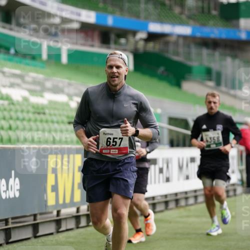 05.10.2025 - 20. swb-Marathon Bremen Michael Burmester http://msf.ph/oto/9325214 05.10.2025 12:44:37 Laufen im Stadion 109, 329, 506, 539, 548, 642, 657, 819, 917, 1196, 1631, 2013, 2092, 2188, 2249, 2719, 3150, 3219, 3251, 3342, 3982, 4358, 4422, 5908, 6302, 6633, 7099, 7373, 7525, 7949, 8030, 8169, 8351, 8382, 288, 1992, 5014, 8275 meine-sportfotos.de
