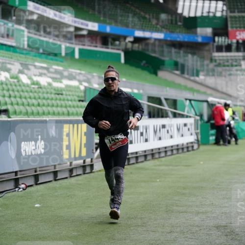 05.10.2025 - 20. swb-Marathon Bremen Michael Burmester http://msf.ph/oto/9325215 05.10.2025 12:34:10 Laufen im Stadion 307, 474, 838, 900, 993, 1034, 1070, 1338, 1339, 1360, 1444, 2151, 3552, 5640, 6984, 7442, 8550, 9046, 121, 218, 363, 1070, 1372, 1617, 1889, 1913, 2000, 2267, 4251, 6957, 7259, 8582 meine-sportfotos.de