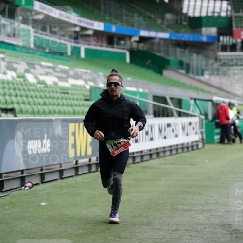 05.10.2025 - 20. swb-Marathon Bremen Michael Burmester http://msf.ph/oto/9325219 05.10.2025 12:34:10 Laufen im Stadion 307, 474, 838, 900, 993, 1034, 1070, 1338, 1339, 1360, 1444, 2151, 3552, 5640, 6984, 7442, 8550, 9046, 121, 218, 363, 1070, 1372, 1617, 1889, 1913, 2000, 2267, 4251, 6957, 7259, 8582 meine-sportfotos.de