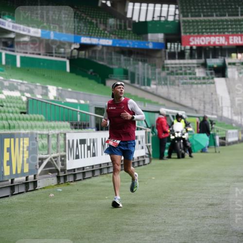 05.10.2025 - 20. swb-Marathon Bremen Michael Burmester http://msf.ph/oto/9325231 05.10.2025 12:34:22 Laufen im Stadion 838, 870, 925, 993, 1034, 1221, 1338, 1339, 1444, 2151, 3552, 5640, 6927, 6984, 7442, 8550, 9046, 307, 363, 474, 900, 1070, 1360, 1372, 7259 meine-sportfotos.de