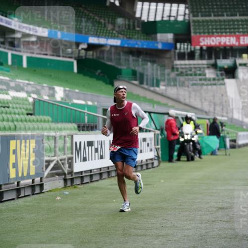 05.10.2025 - 20. swb-Marathon Bremen Michael Burmester http://msf.ph/oto/9325236 05.10.2025 12:34:22 Laufen im Stadion 838, 870, 925, 993, 1034, 1221, 1338, 1339, 1444, 2151, 3552, 5640, 6927, 6984, 7442, 8550, 9046, 307, 363, 474, 900, 1070, 1360, 1372, 7259 meine-sportfotos.de
