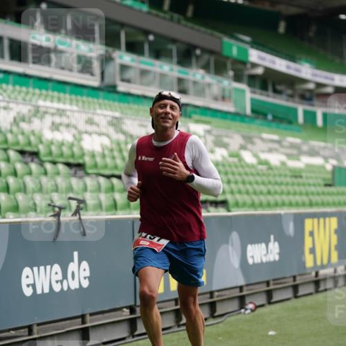 05.10.2025 - 20. swb-Marathon Bremen Michael Burmester http://msf.ph/oto/9325248 05.10.2025 12:34:24 Laufen im Stadion 838, 870, 925, 993, 1034, 1221, 1338, 1339, 1444, 2151, 3552, 5608, 5640, 6927, 6984, 7442, 8550, 9046, 307, 363, 474, 900, 1070, 1360, 1372, 7259 meine-sportfotos.de