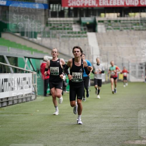 05.10.2025 - 20. swb-Marathon Bremen Michael Burmester http://msf.ph/oto/9325255 05.10.2025 12:34:26 Laufen im Stadion 838, 870, 925, 993, 1034, 1221, 1338, 1339, 1444, 2151, 3552, 5608, 5640, 6927, 6984, 7442, 8550, 9046, 307, 363, 474, 900, 1070, 1360, 1372, 7259, 8550, 9046 meine-sportfotos.de
