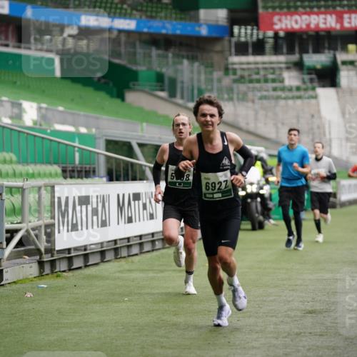 05.10.2025 - 20. swb-Marathon Bremen Michael Burmester http://msf.ph/oto/9325263 05.10.2025 12:34:27 Laufen im Stadion 838, 870, 925, 993, 1034, 1221, 1338, 1339, 1444, 2151, 3552, 5608, 5640, 6927, 6984, 7442, 307, 474, 900, 1070, 1360, 1372, 7259, 8550, 9046 meine-sportfotos.de