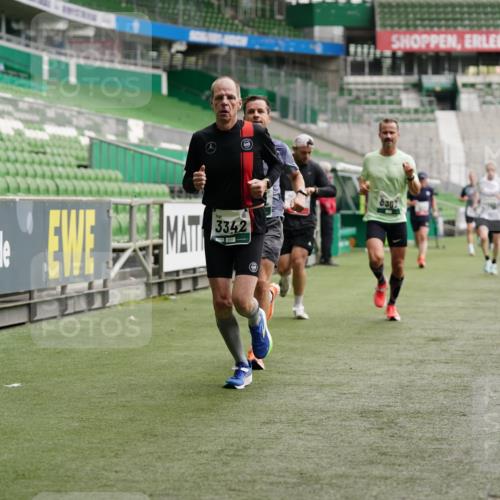 05.10.2025 - 20. swb-Marathon Bremen Michael Burmester http://msf.ph/oto/9325270 05.10.2025 12:44:43 Laufen im Stadion 109, 329, 506, 539, 548, 642, 657, 819, 917, 1631, 2013, 2092, 2188, 2666, 2719, 3150, 3219, 3251, 3327, 3342, 3982, 4358, 4422, 5908, 6302, 6633, 7099, 7373, 7525, 8030, 8169, 8351, 8382, 9130, 288, 1196, 2249, 7949 meine-sportfotos.de