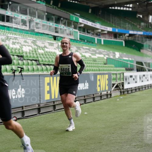 05.10.2025 - 20. swb-Marathon Bremen Michael Burmester http://msf.ph/oto/9325274 05.10.2025 12:34:30 Laufen im Stadion 328, 838, 870, 925, 993, 1034, 1221, 1338, 1339, 1444, 2151, 3552, 5608, 5640, 6927, 6984, 7442, 307, 474, 900, 1070, 1360, 5640, 8550, 9046 meine-sportfotos.de