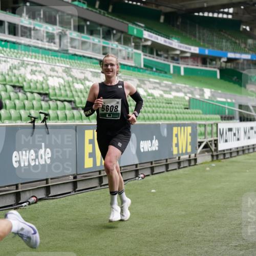 05.10.2025 - 20. swb-Marathon Bremen Michael Burmester http://msf.ph/oto/9325278 05.10.2025 12:34:30 Laufen im Stadion 328, 838, 870, 925, 993, 1034, 1221, 1338, 1339, 1444, 2151, 3552, 5608, 5640, 6927, 6984, 7442, 307, 474, 900, 1070, 1360, 5640, 8550, 9046 meine-sportfotos.de