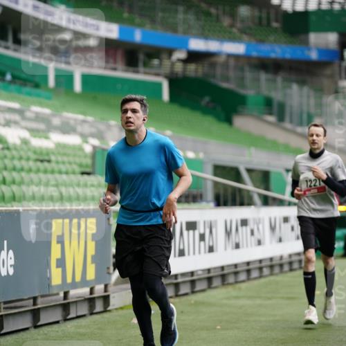 05.10.2025 - 20. swb-Marathon Bremen Michael Burmester http://msf.ph/oto/9325289 05.10.2025 12:34:33 Laufen im Stadion 328, 838, 870, 925, 993, 1034, 1221, 1338, 1339, 1444, 2151, 3552, 5608, 6927, 6984, 7442, 307, 474, 900, 1360, 5640, 8550, 9046 meine-sportfotos.de