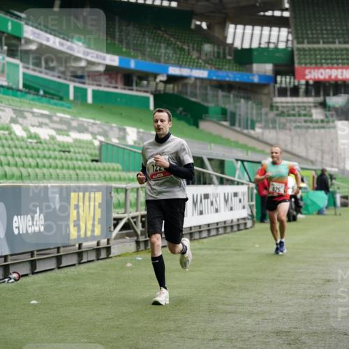 05.10.2025 - 20. swb-Marathon Bremen Michael Burmester http://msf.ph/oto/9325293 05.10.2025 12:34:34 Laufen im Stadion 328, 838, 870, 925, 993, 1034, 1221, 1338, 1339, 1444, 2151, 3552, 5608, 6927, 6984, 7442, 474, 838, 900, 1360, 5640, 8550, 9046 meine-sportfotos.de
