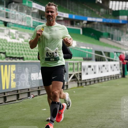 05.10.2025 - 20. swb-Marathon Bremen Michael Burmester http://msf.ph/oto/9325295 05.10.2025 12:44:47 Laufen im Stadion 109, 329, 506, 539, 642, 657, 819, 917, 1631, 2013, 2092, 2188, 2666, 2719, 3150, 3219, 3251, 3327, 3342, 3982, 4358, 4422, 4571, 6302, 6633, 6996, 7099, 7373, 7525, 8169, 8351, 8382, 8828, 9130, 288, 548, 1196, 2249, 5908, 7949, 8030 meine-sportfotos.de