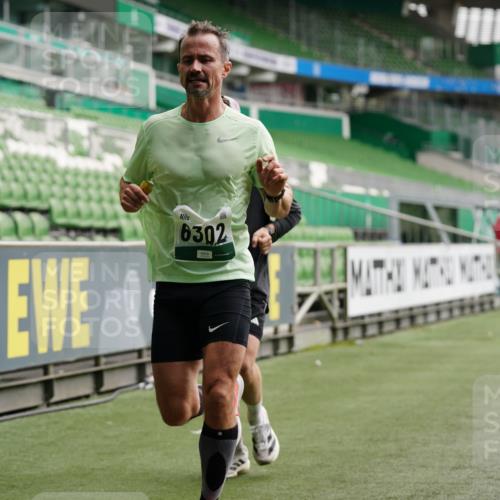 05.10.2025 - 20. swb-Marathon Bremen Michael Burmester http://msf.ph/oto/9325299 05.10.2025 12:44:47 Laufen im Stadion 109, 329, 506, 539, 642, 657, 819, 917, 1631, 2013, 2092, 2188, 2666, 2719, 3150, 3219, 3251, 3327, 3342, 3982, 4358, 4422, 4571, 6302, 6633, 6996, 7099, 7373, 7525, 8169, 8351, 8382, 8828, 9130, 288, 548, 1196, 2249, 5908, 7949, 8030 meine-sportfotos.de