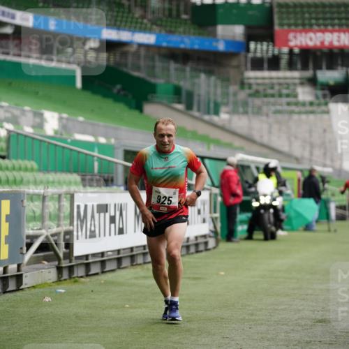 05.10.2025 - 20. swb-Marathon Bremen Michael Burmester http://msf.ph/oto/9325305 05.10.2025 12:34:36 Laufen im Stadion 328, 870, 925, 993, 1034, 1221, 1338, 1339, 1444, 2151, 3552, 5608, 6927, 6984, 7442, 474, 838, 1338, 1360, 5640, 8550, 9046 meine-sportfotos.de