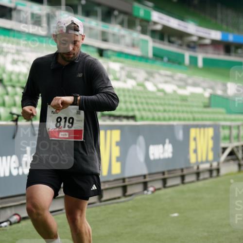 05.10.2025 - 20. swb-Marathon Bremen Michael Burmester http://msf.ph/oto/9325311 05.10.2025 12:44:48 Laufen im Stadion 109, 329, 506, 539, 642, 657, 819, 917, 1055, 1631, 2013, 2092, 2188, 2666, 2719, 3150, 3219, 3251, 3327, 3342, 3982, 4358, 4422, 4571, 6302, 6633, 6996, 7099, 7373, 7525, 8169, 8351, 8382, 8828, 9130, 548, 1196, 2249, 5908, 7373, 7949, 8030 meine-sportfotos.de