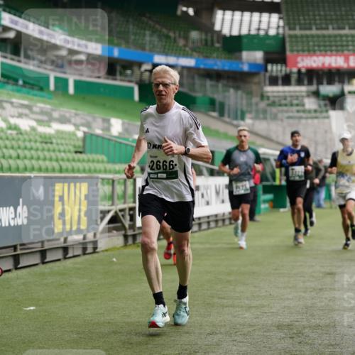 05.10.2025 - 20. swb-Marathon Bremen Michael Burmester http://msf.ph/oto/9325324 05.10.2025 12:44:50 Laufen im Stadion 109, 506, 539, 642, 657, 819, 917, 1055, 1631, 2013, 2092, 2188, 2666, 2719, 3150, 3218, 3219, 3251, 3327, 3342, 3982, 4358, 4422, 4571, 6302, 6633, 6996, 7099, 7525, 8169, 8351, 8382, 8828, 9130, 329, 548, 1196, 2249, 5908, 7373, 7949, 8030 meine-sportfotos.de