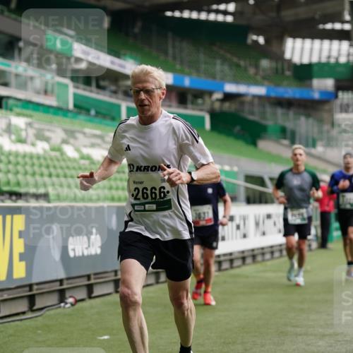 05.10.2025 - 20. swb-Marathon Bremen Michael Burmester http://msf.ph/oto/9325328 05.10.2025 12:44:50 Laufen im Stadion 109, 506, 539, 642, 657, 819, 917, 1055, 1631, 2013, 2092, 2188, 2666, 2719, 3150, 3218, 3219, 3251, 3327, 3342, 3982, 4358, 4422, 4571, 6302, 6633, 6996, 7099, 7525, 8169, 8351, 8382, 8828, 9130, 329, 548, 1196, 2249, 5908, 7373, 7949, 8030 meine-sportfotos.de