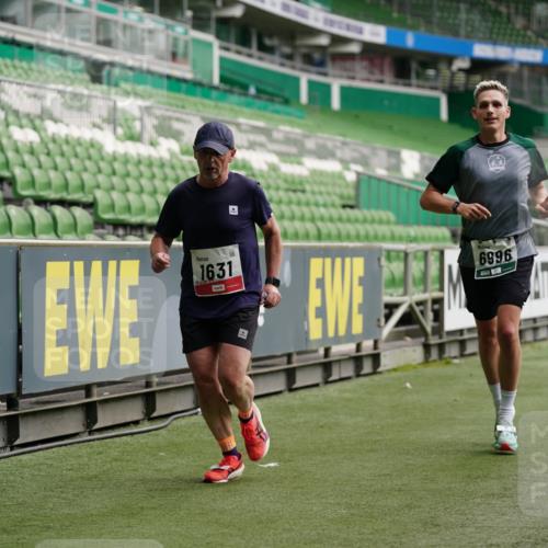 05.10.2025 - 20. swb-Marathon Bremen Michael Burmester http://msf.ph/oto/9325339 05.10.2025 12:44:52 Laufen im Stadion 109, 506, 539, 642, 657, 819, 917, 1055, 1631, 2013, 2188, 2666, 2719, 3150, 3218, 3219, 3251, 3327, 3342, 3982, 4358, 4422, 4571, 6302, 6633, 6996, 7099, 7525, 8169, 8351, 8382, 8828, 9130, 329, 548, 1196, 2092, 2249, 4422, 5908, 7373, 7949, 8030 meine-sportfotos.de