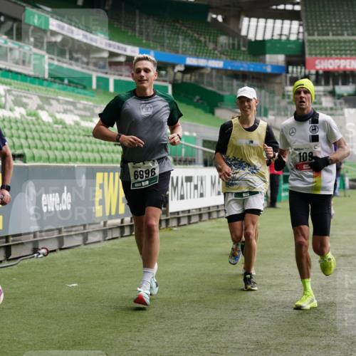 05.10.2025 - 20. swb-Marathon Bremen Michael Burmester http://msf.ph/oto/9325347 05.10.2025 12:44:53 Laufen im Stadion 109, 506, 539, 642, 657, 819, 917, 1055, 1631, 2013, 2188, 2666, 2719, 3150, 3218, 3219, 3251, 3327, 3342, 3982, 4358, 4571, 6302, 6633, 6996, 7099, 7525, 8169, 8351, 8382, 8828, 9130, 329, 548, 1196, 2092, 2249, 4422, 5908, 7373, 7949, 8030 meine-sportfotos.de