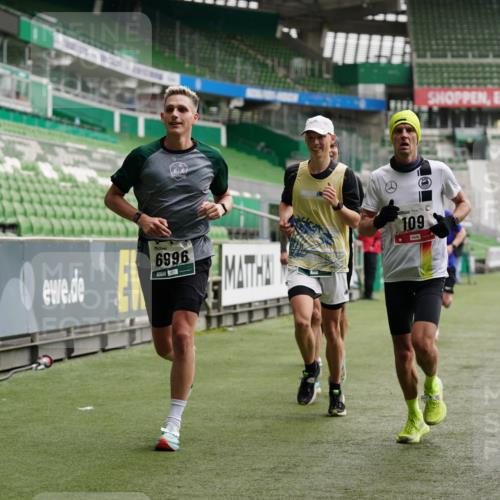 05.10.2025 - 20. swb-Marathon Bremen Michael Burmester http://msf.ph/oto/9325351 05.10.2025 12:44:53 Laufen im Stadion 109, 506, 539, 642, 657, 819, 917, 1055, 1631, 2013, 2188, 2666, 2719, 3150, 3218, 3219, 3251, 3327, 3342, 3982, 4358, 4571, 6302, 6633, 6996, 7099, 7525, 8169, 8351, 8382, 8828, 9130, 329, 548, 1196, 2092, 2249, 4422, 5908, 7373, 7949, 8030 meine-sportfotos.de
