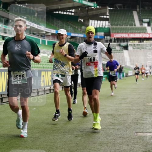 05.10.2025 - 20. swb-Marathon Bremen Michael Burmester http://msf.ph/oto/9325355 05.10.2025 12:44:54 Laufen im Stadion 109, 506, 539, 642, 657, 819, 917, 1055, 1631, 2013, 2188, 2666, 2719, 3150, 3218, 3219, 3251, 3327, 3342, 3982, 4358, 4571, 6302, 6633, 6996, 7099, 7525, 8169, 8351, 8382, 8828, 9130, 329, 548, 1196, 2092, 2249, 4422, 5908, 7373, 7949, 8030 meine-sportfotos.de
