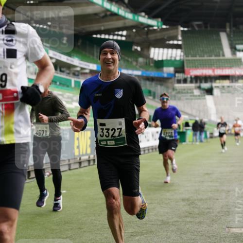 05.10.2025 - 20. swb-Marathon Bremen Michael Burmester http://msf.ph/oto/9325379 05.10.2025 12:44:55 Laufen im Stadion 109, 506, 539, 642, 657, 819, 917, 1055, 1631, 2013, 2188, 2666, 2719, 3150, 3218, 3219, 3251, 3327, 3342, 3982, 4358, 4571, 6302, 6633, 6996, 7099, 7525, 8169, 8351, 8382, 8828, 9130, 329, 548, 1196, 2092, 2249, 4422, 5908, 7373, 7949, 8030 meine-sportfotos.de